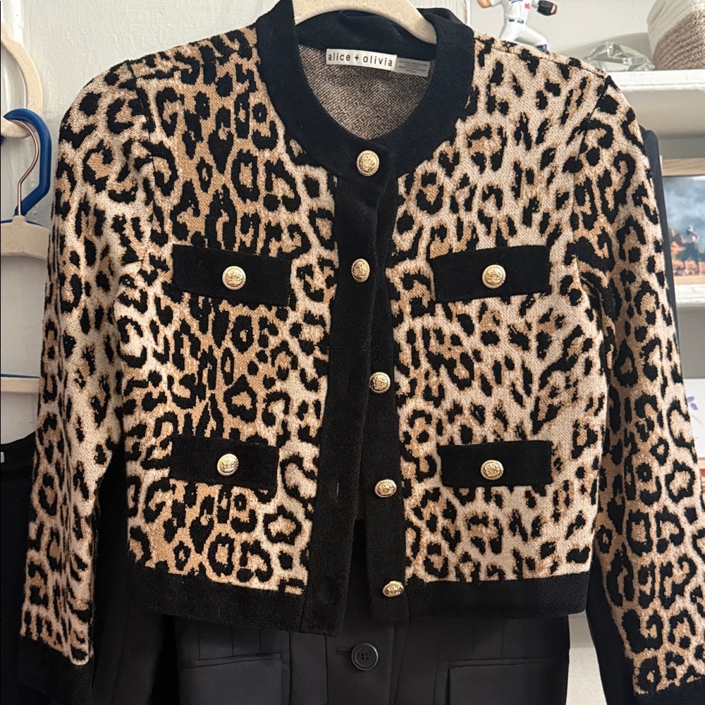 Alice + Olivia Black & Beige Leopard Print Cropped Cardigan Jacket